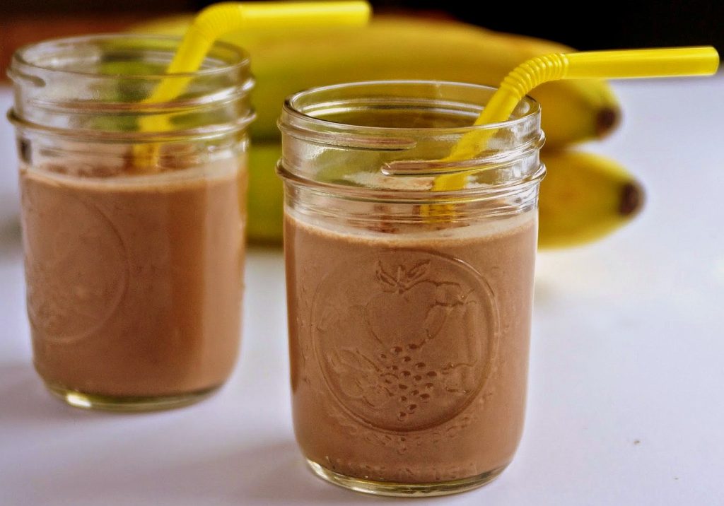 fistik-ezmeli-cikolatali-muzlu-smoothie